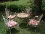 Vendo juego de mesa y sillas para jardin