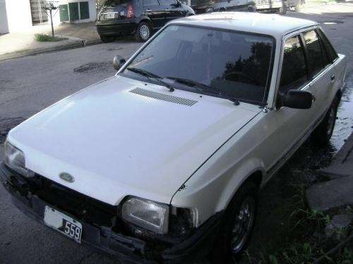 Fotos de Vendo ford escort ghia 1.6 sedan 5 ptas a/a gnc $13500 1
