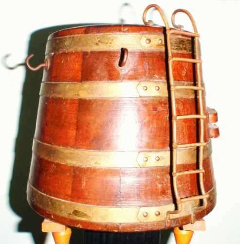 Barril de madera antiguo - tonel antiguo - barril - tonel