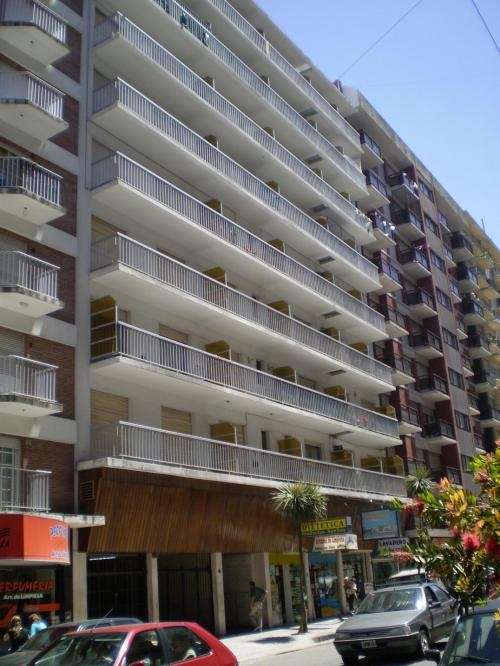 Dueño vende depto 1 1/2 amb grande a la calle con balcon terraza zona guemes