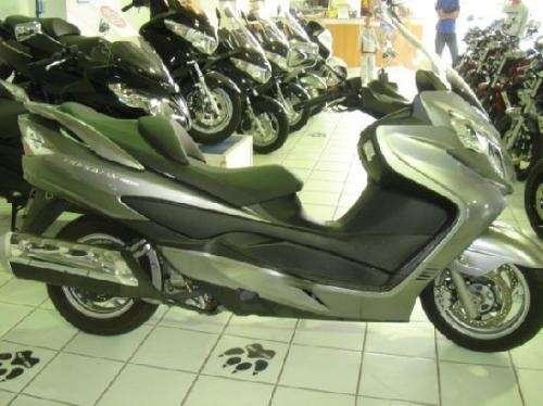 Vende nuevo scooter y motocicletas de todas las marcas año 2009 - 2010 a un precio promocional