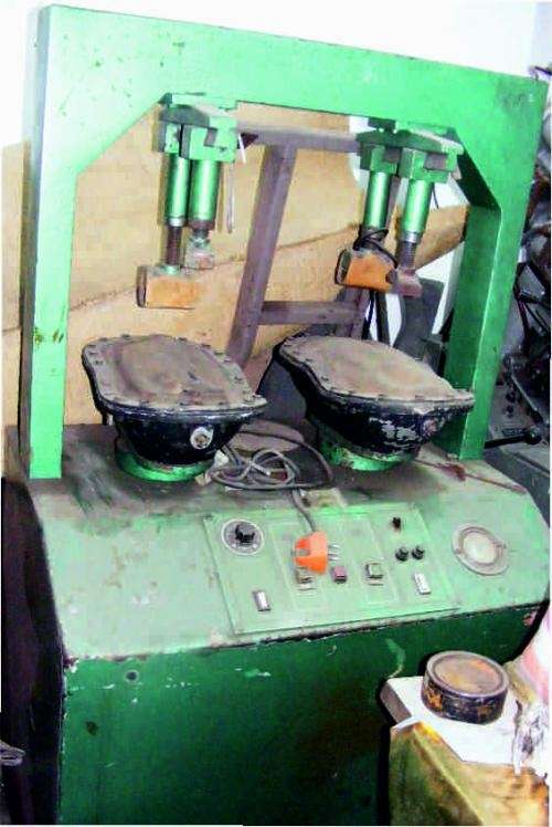 Maquina de pegar calzado hidraulica, usada