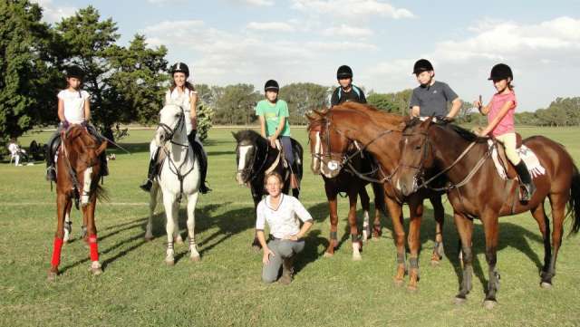 Clases de equitacion, salto, adiestramiento y paseo