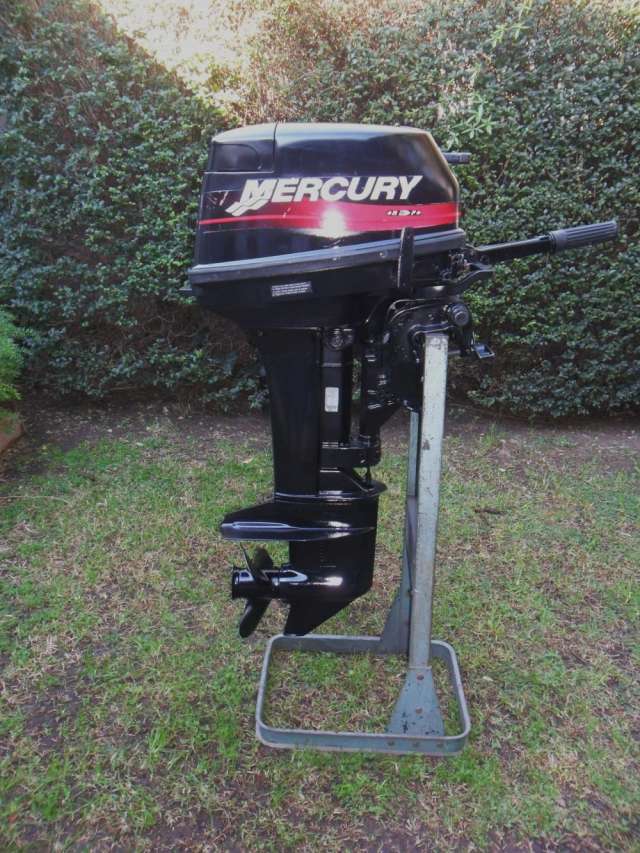 Mercury 15 hp modelo 2005 , 20 hs de uso