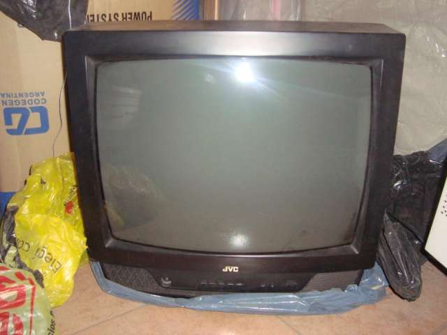 Vendo tv jvc color 20' con control remoto