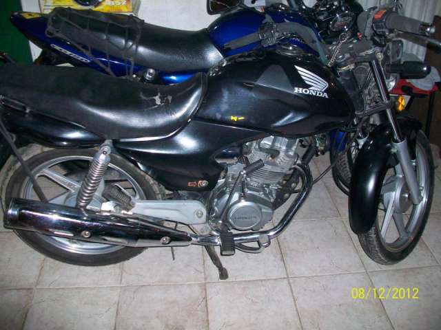 Fotos de Se vende moto honda storm modelo 2008 3