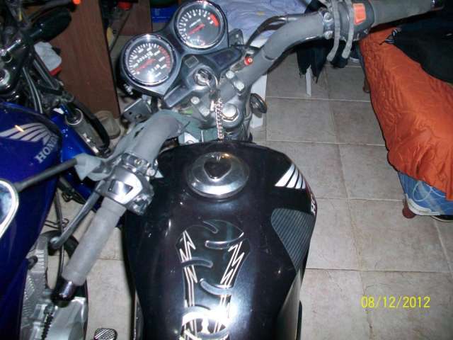 Se vende moto honda storm modelo 2008