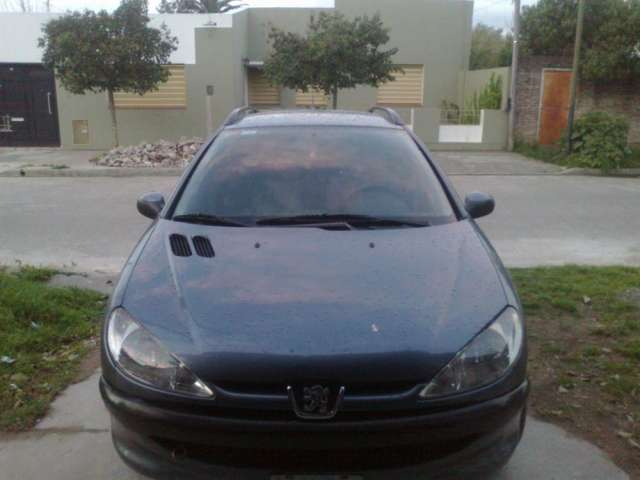 Vendo auto peugeot 206 sw confort año 2005