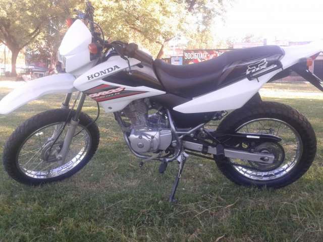 Vendo honda bros 125 color blanca mod 06 exc estado en Córdoba - Otros  vehículos | 800541