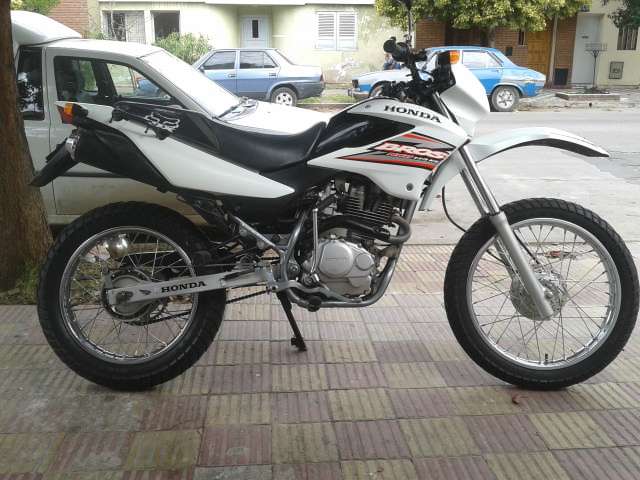 Vendo honda bros 125 color blanca mod 06 exc estado en Córdoba - Otros  vehículos | 800541