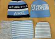 Bufandas y gorros publicitarios tejidos segunda mano  Argentina 