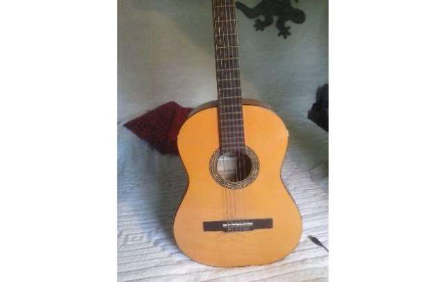 Vendo guitarra criolla antigua casa nuñez! en Capilla del Monte -  Instrumentos Musicales | 886004