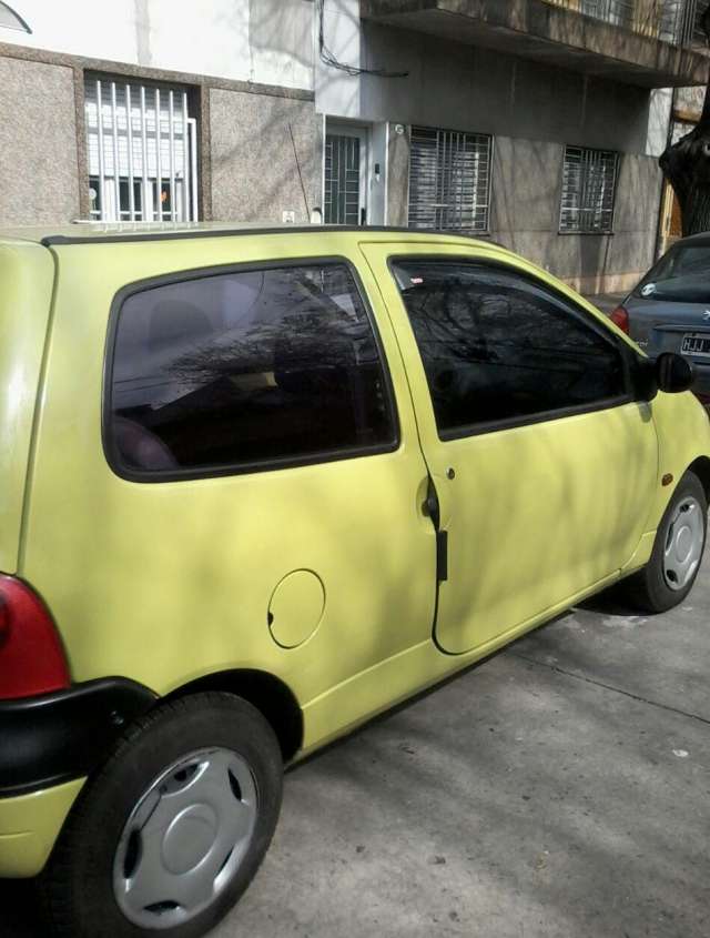 Renault twingo 2001 amarillo